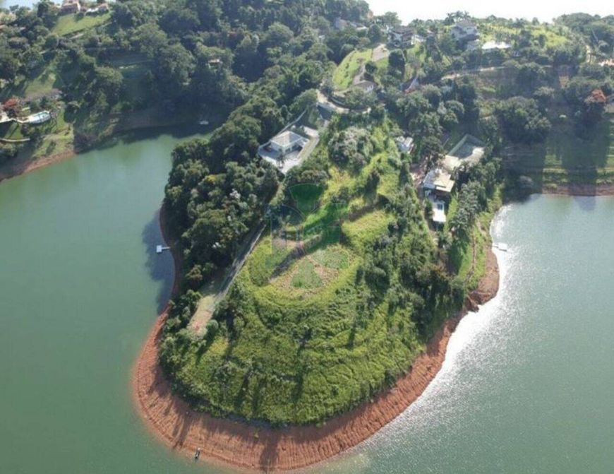 Casa de condomínio para venda possui 7233 metros quadrados