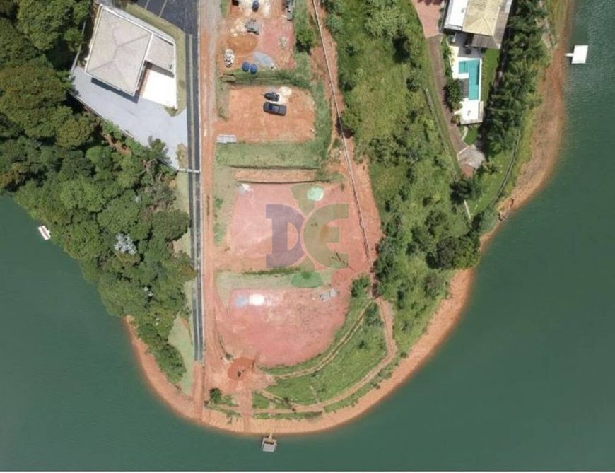 Casa de condomínio para venda possui 7233 metros quadrados