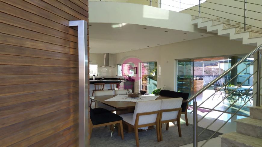 CASA RESIDENCIAL em Jacareí - SP, Bandeira branca