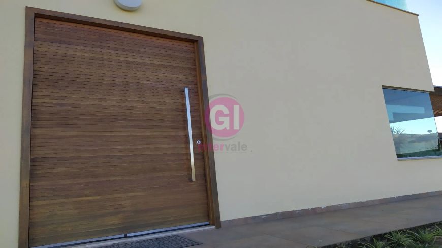 CASA RESIDENCIAL em Jacareí - SP, Bandeira branca