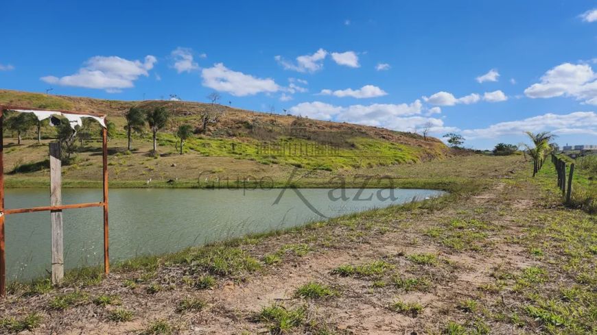 Área Comercial e Residencial Próximo ao Condomínio Coleginho a 5 minutos do centro de Jacareí - 50.0