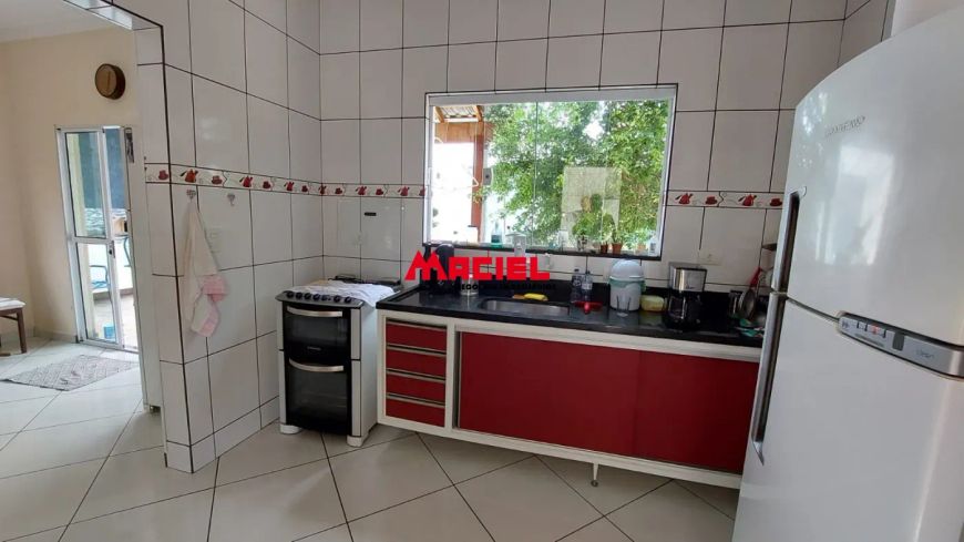 Sobrado com 4 Quartos e 2 banheiros à Venda, 210 m² por R$ 1.280.000 - Vila Branca