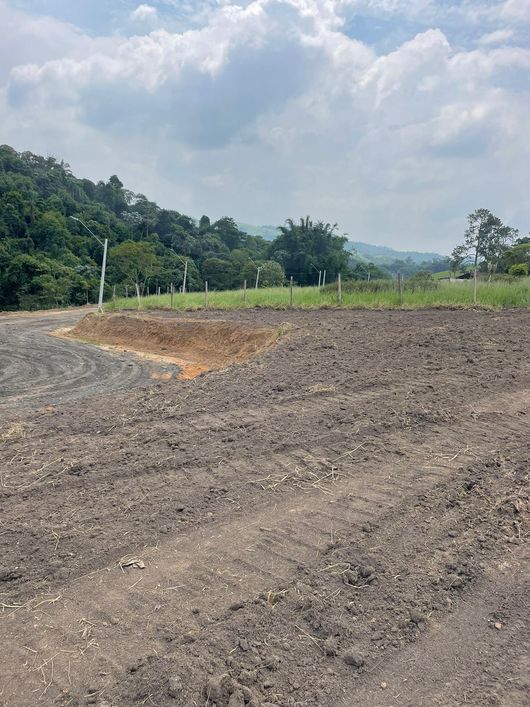 LOTE PLAINO 1.745M² FUNDO PARA AREA VERDE EMPREENDIMENTO FECHADO