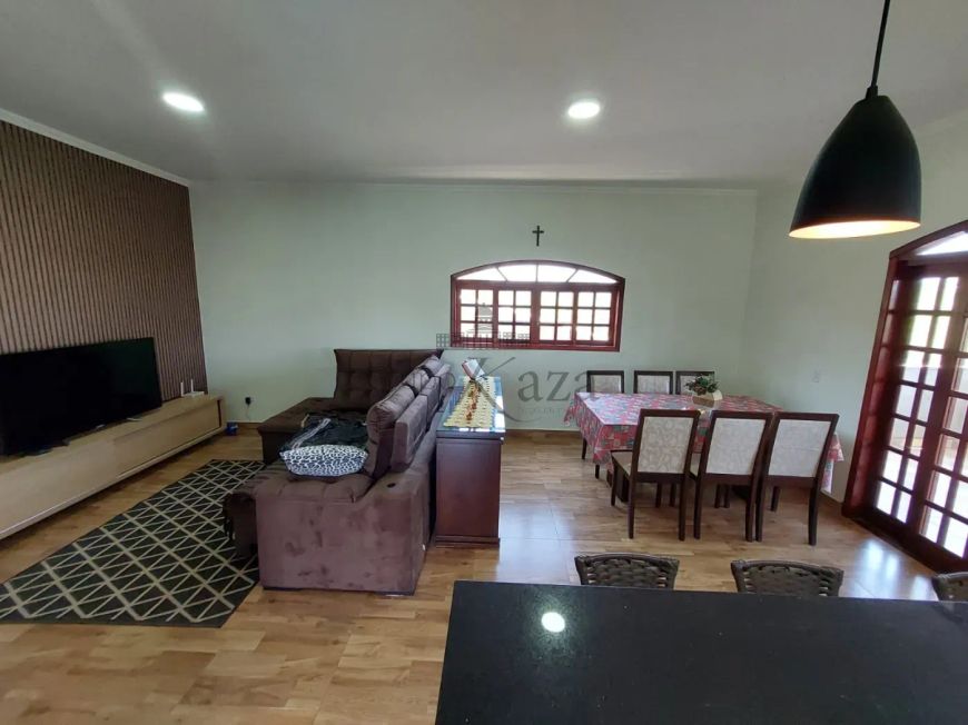 Chácara - Jardim Colônia - Condomínio Recando das Seriemas - 4 Dormitórios - 450 m². Terreno 1.833 m