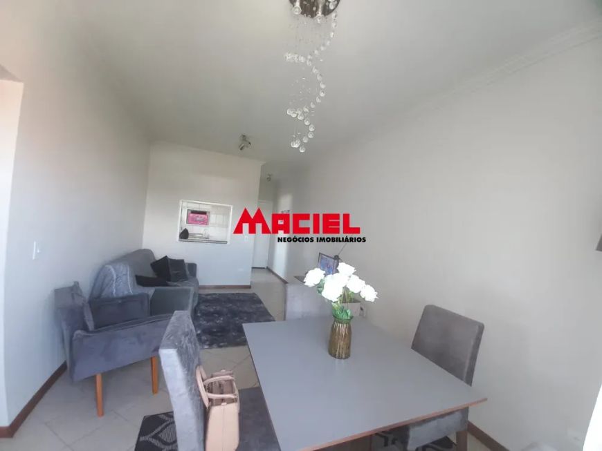 APARTAMENTO - SEMI - MOBILIADO - VAGO - PRÓXIMOS DE COMÉRCIOS -