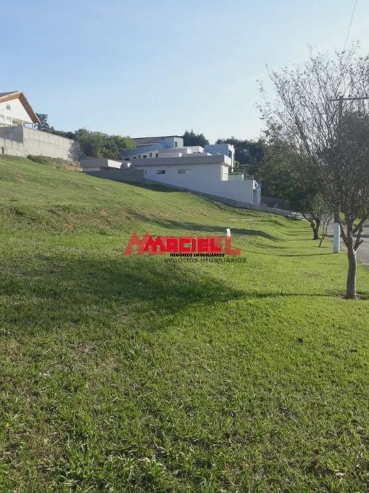 Terreno Condomínio em Jacareí