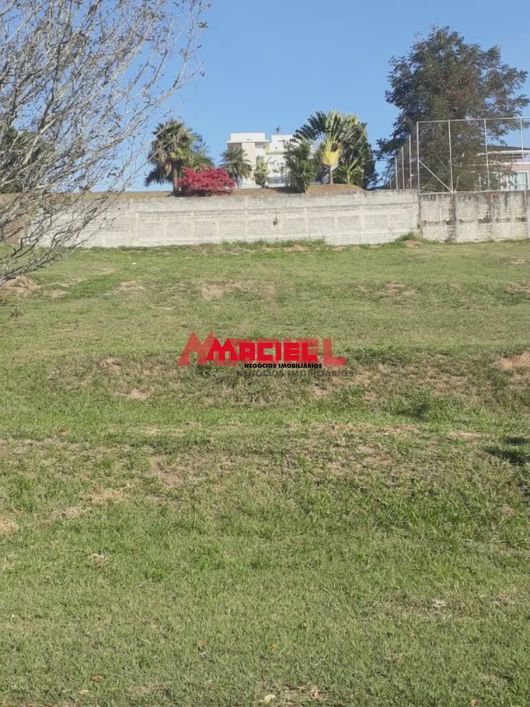 Terreno Condomínio em Jacareí