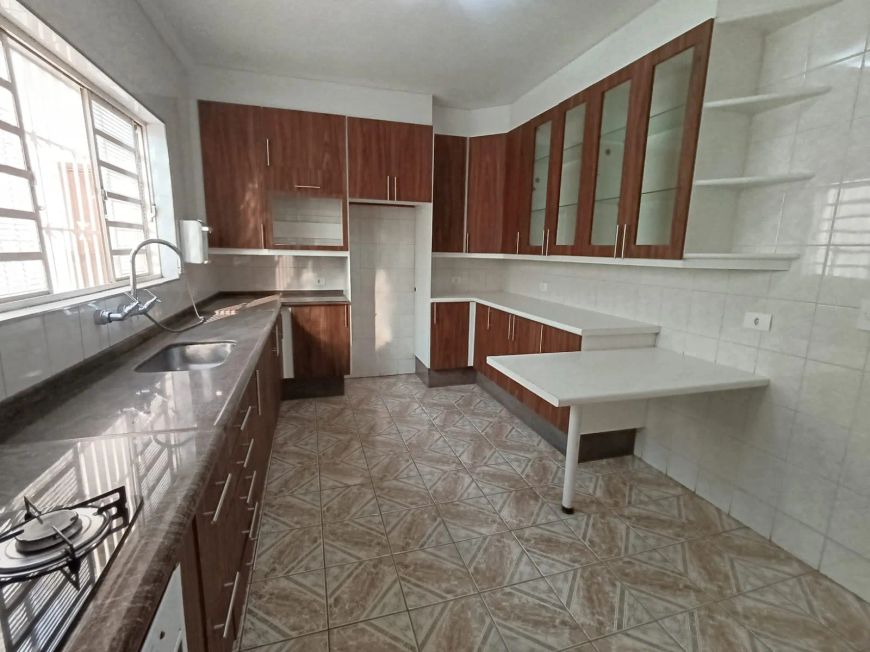 Casa Térrea 250m² com Piscina, 3 Dormitórios 1 Suíte, Jardim Siesta - Jacareí - SP