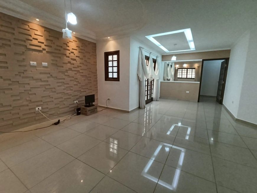 Casa Térrea 250m² com Piscina, 3 Dormitórios 1 Suíte, Jardim Siesta - Jacareí - SP