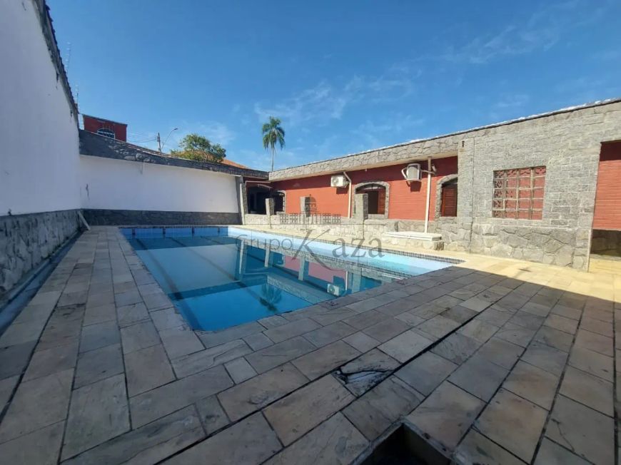Oportunidade - Casa - Vila Formosa - Jacareí - 3 Dormitórios - 520m².
