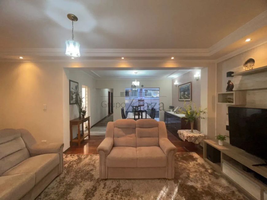 Casa - Jardim Marcondes - Jacareí - 3 Dormitórios - 177m².