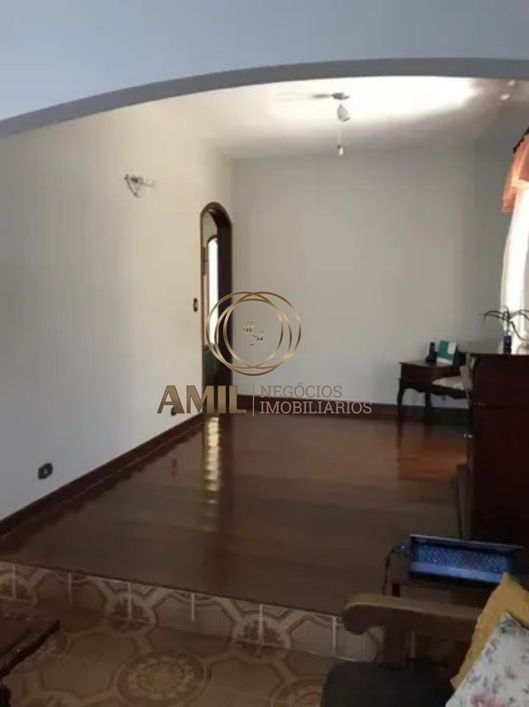 Casa / 04 dormitórios sendo 01 suíte / 153m² / Centro / Jacareí