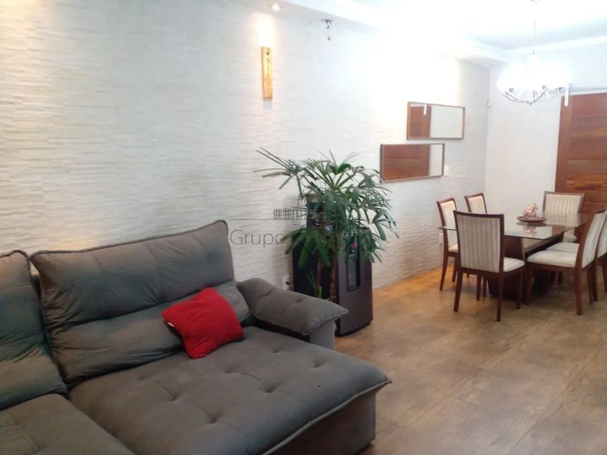 Casa Térrea - Loteamento Villa Branca - 3 Dormitórios - 145m².