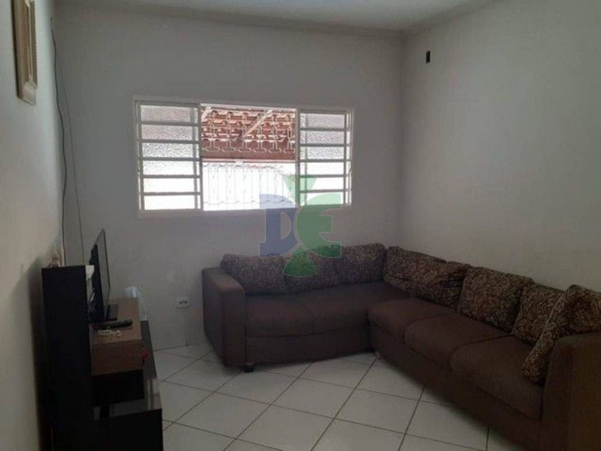 Casa para venda possui 86 metros quadrados com 2 quartos em Jardim Santa Marina - Jacareí - SP