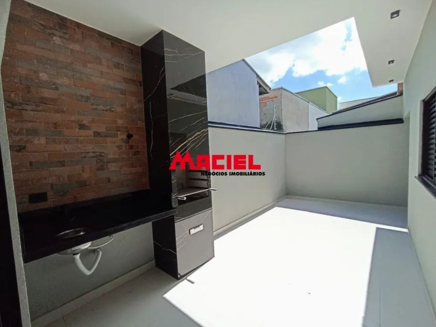 Linda casa no bairro Santa Paula - Jacarei com 03 dormitório