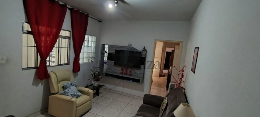 Oportunidade - Casa - Sobrado- Jacareí - Parque Santo Antônio - 3 Dormitórios - 159m².