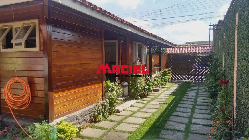 CASA EM RUA PUBLICA Em Jacareí!!!