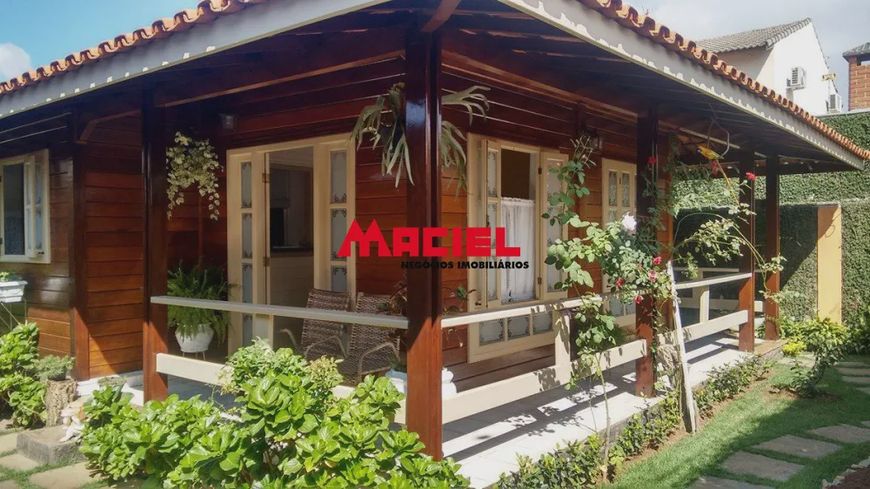 CASA EM RUA PUBLICA Em Jacareí!!!