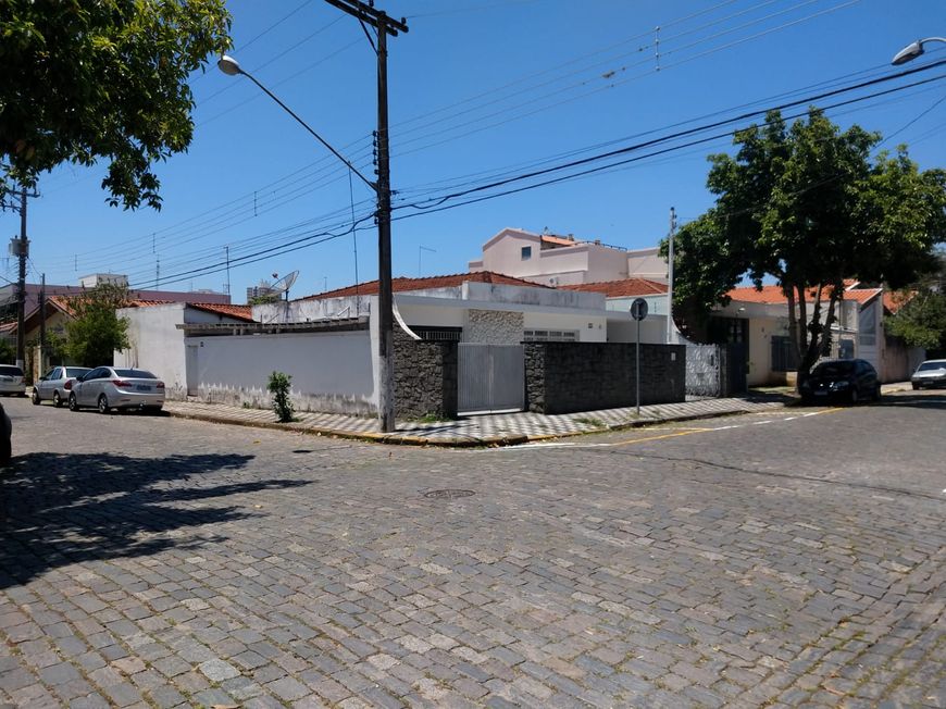 Casa para venda possui 196 metros quadrados com 3 quartos em Jardim Leonidia - Jacareí - São Paulo