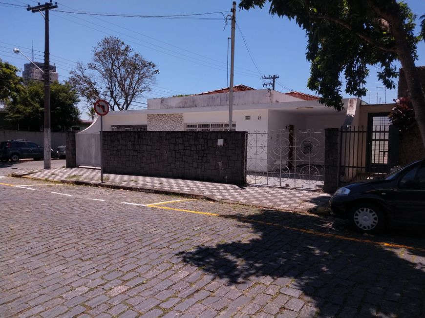 Casa para venda possui 196 metros quadrados com 3 quartos em Jardim Leonidia - Jacareí - São Paulo