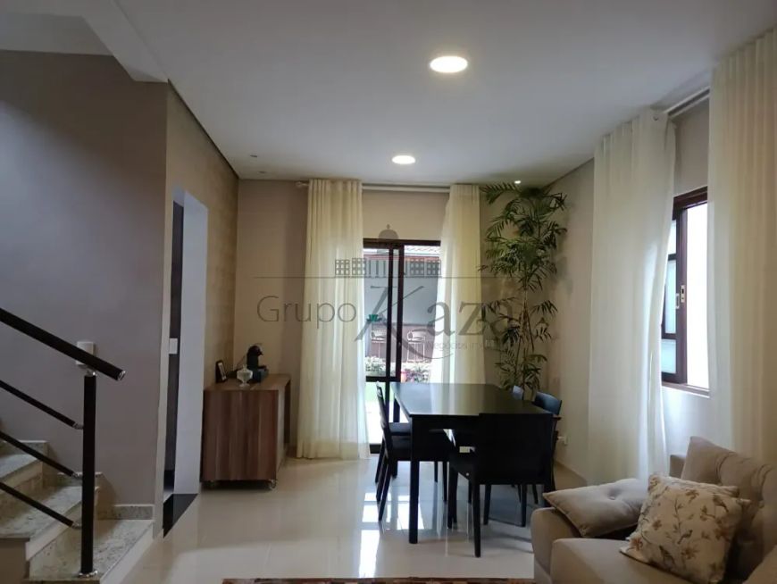 Casa Sobrado - Jacareí - Villa Branca - 3 Dormitórios - 250m².