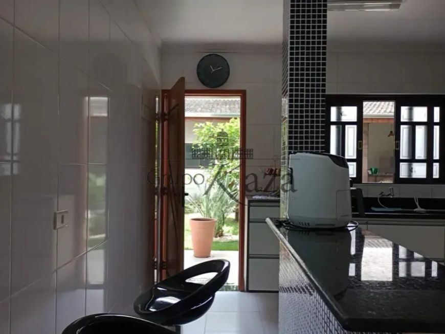 Casa Sobrado - Jacareí - Villa Branca - 3 Dormitórios - 250m².