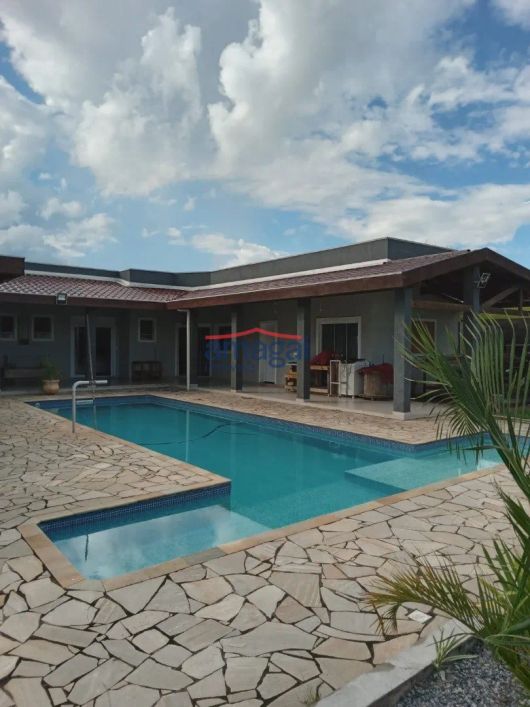 Casa para venda de 4 quartos em Jacarei-SP