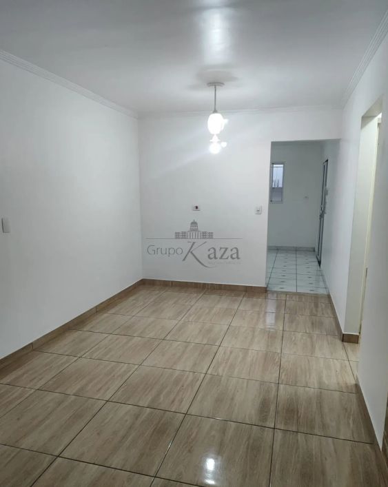 Oportunidade - Casa em Condomínio - Condomínio Bosque das Aroeiras - Jardim Paraíso - 2 Dormitórios