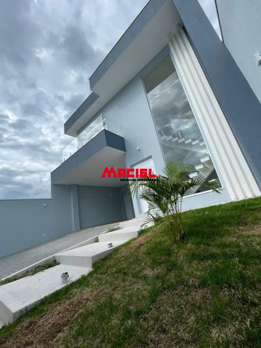 Sobrado Alto Padrão 258m2 no Bairro Vila Branca Prox. Shopping