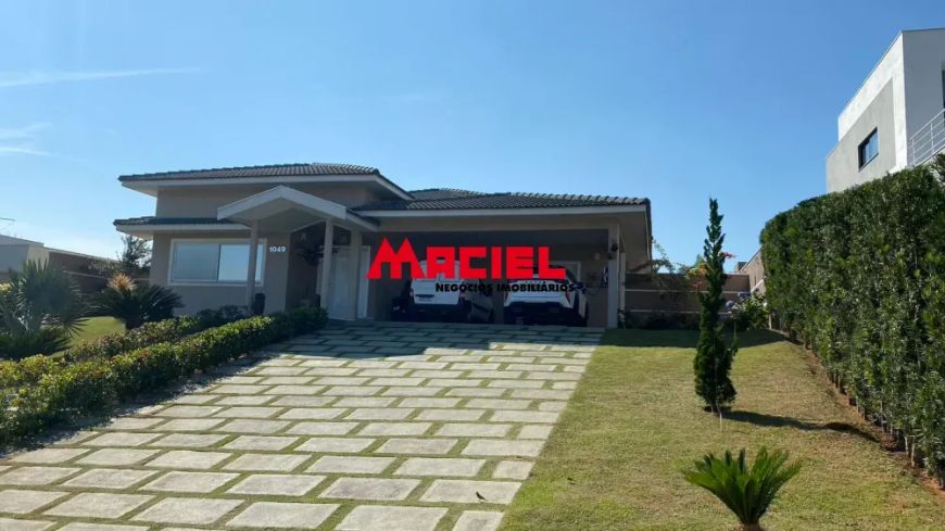 Sua Casa dos Sonhos em Condomínio Fechado de Alto Padrão!