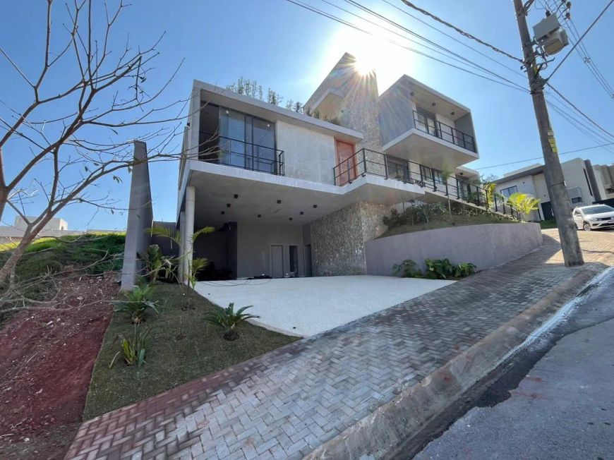 Casa em condomínio fechado, modelo de sustentabilidade e conforto.