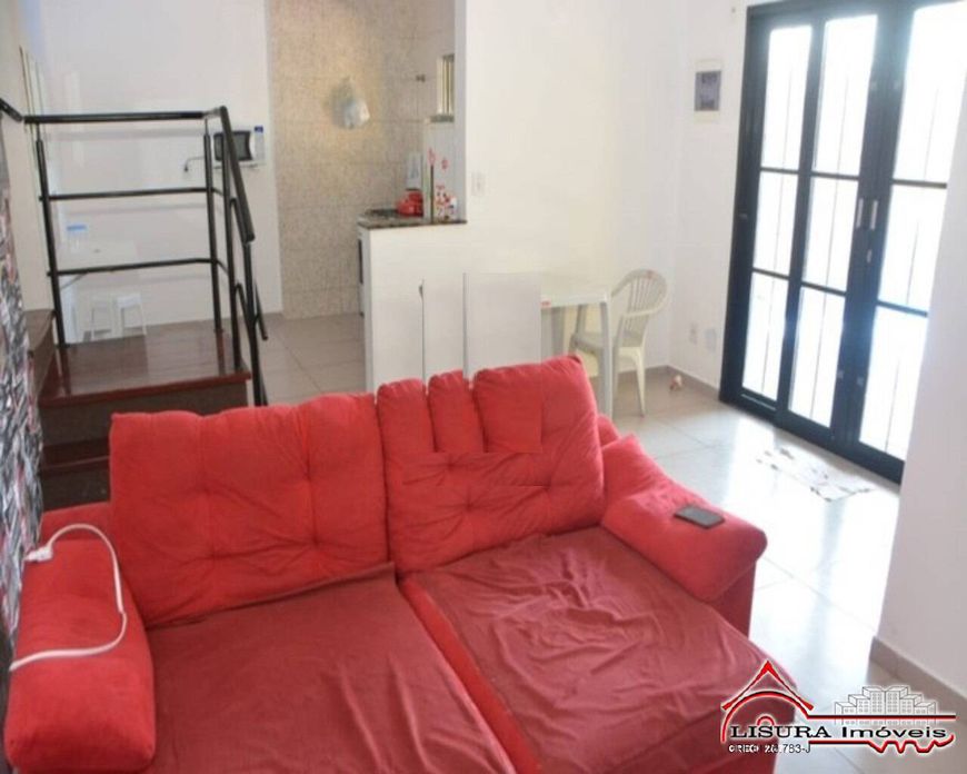 LINDA CASA COM PISCINA NO RESIDENCIAL SANTA PAULA JACAREÍ SP