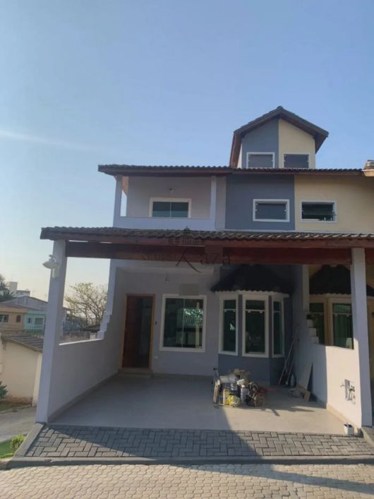 Casa Tríplex em Condomínio - Jacareí - Condomínio Bosque das Figueiras - Parque Santo Antônio - 170m
