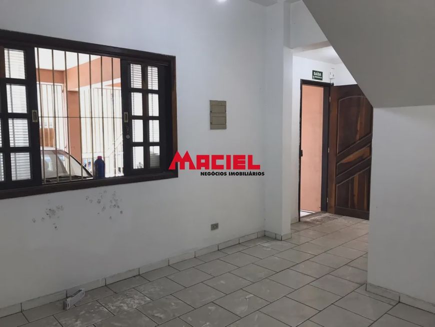 Sobrado com Habite-se comercial na Vila Martinez, Jacareí