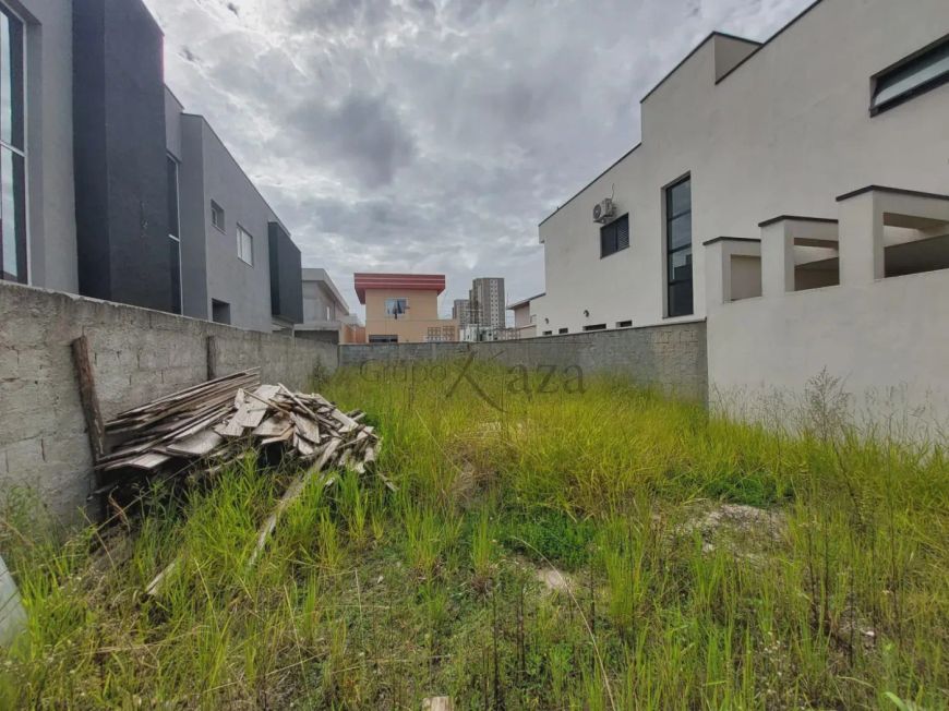 Ótimo terreno plano no Bosque dos Manacás em Jacareí - 212m² - Plano e condomínio Completo