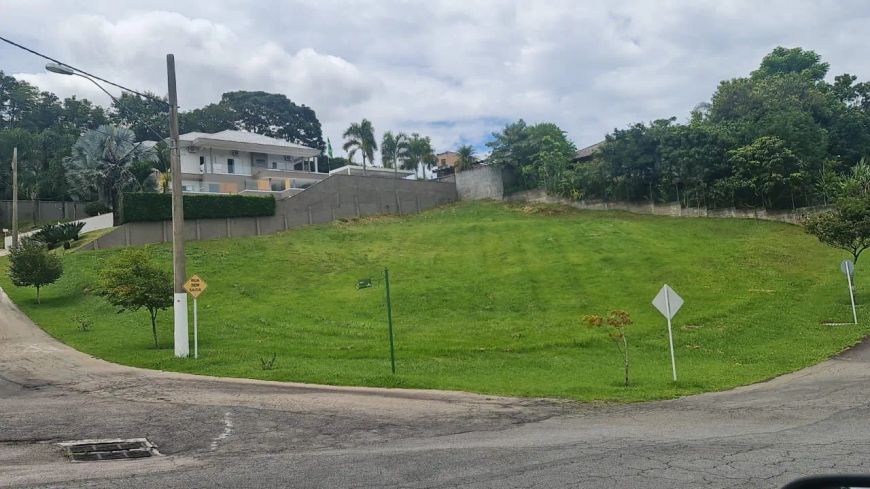 TERRENO DE 1.696 m2 - CONDOMÍNIO MIRANTE DO VALE -