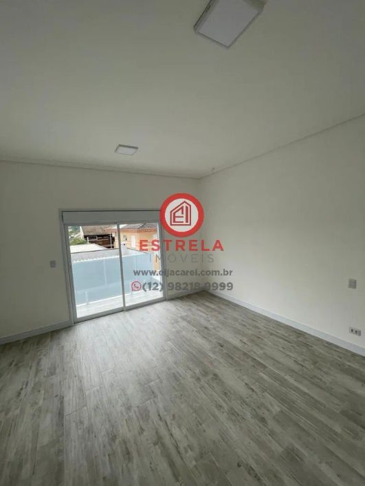 Casa à venda em Jacareí-SP: 3 quartos, 2 suítes, 4 vagas na Loteamento Villa Branca, 243m². Confira