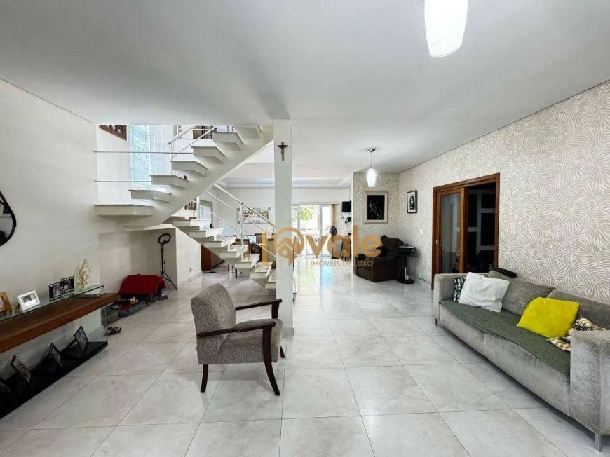 Sobrado com 3 dormitórios à venda, 254 m² - Villa Branca - Jacareí/SP