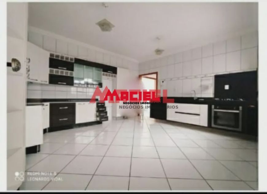 Casa Padrão em Jacarei