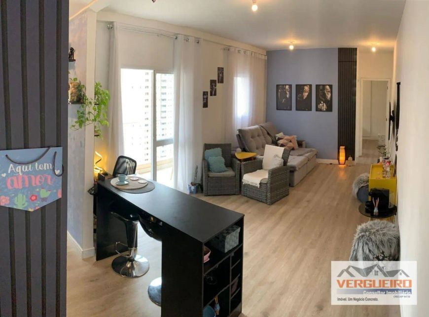 Apartamento, andar alto, em condomínio clube