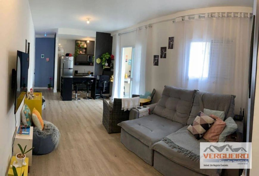 Apartamento, andar alto, em condomínio clube