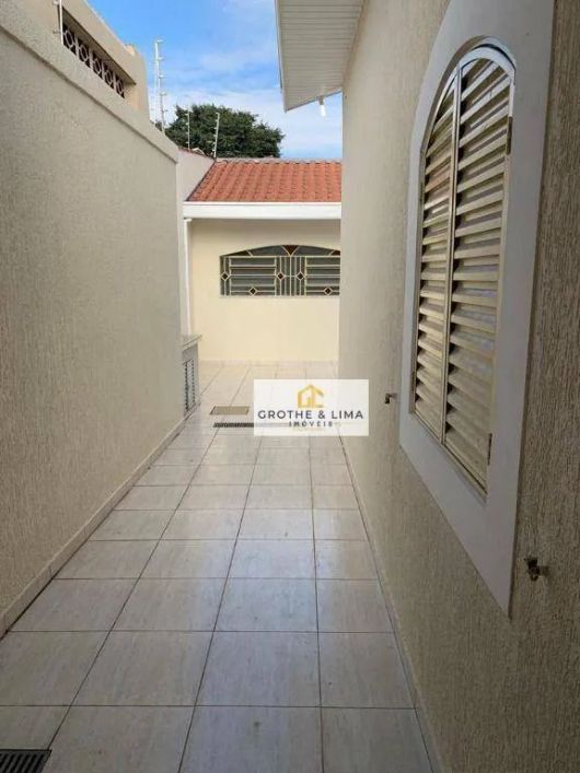 Casa com 4 dormitórios à venda, 244 m² por R$ 950.000 - Parque Itamarati - Jacareí/SP