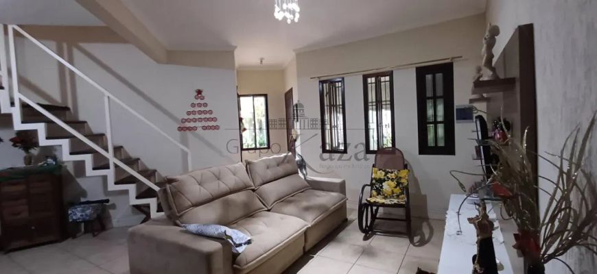 Oportunidade - Casa Assobradada - Santa Paula - Jacareí - 3 Dormitórios - 151m².