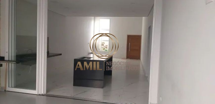 Casa / 03 dormitórios / Loteamento Villa Branca / 135m² / 250m² Terreno / Jacareí