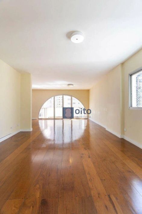 Apartamento amplo localizado no Jardins. Um lar luminoso, arejado e repleto de charme. Situado em um