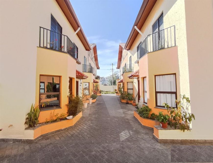 Sobrado em Condomínio fechado, 192 mts², 03 dormitórios, 01 suíte, 02 vagas à Venda no Tucuruvi