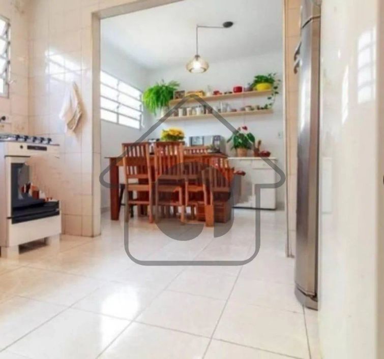 Sobrado à venda em São Paulo-SP: 3 quartos, 1 suíte, 2 banheiros, 2 vagas de garagem, 265m² na Vila