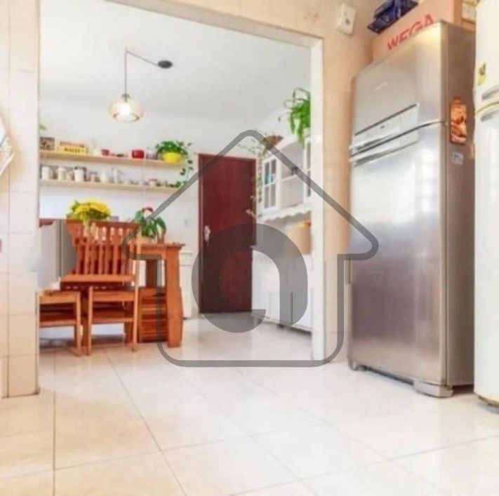 Sobrado à venda em São Paulo-SP: 3 quartos, 1 suíte, 2 banheiros, 2 vagas de garagem, 265m² na Vila