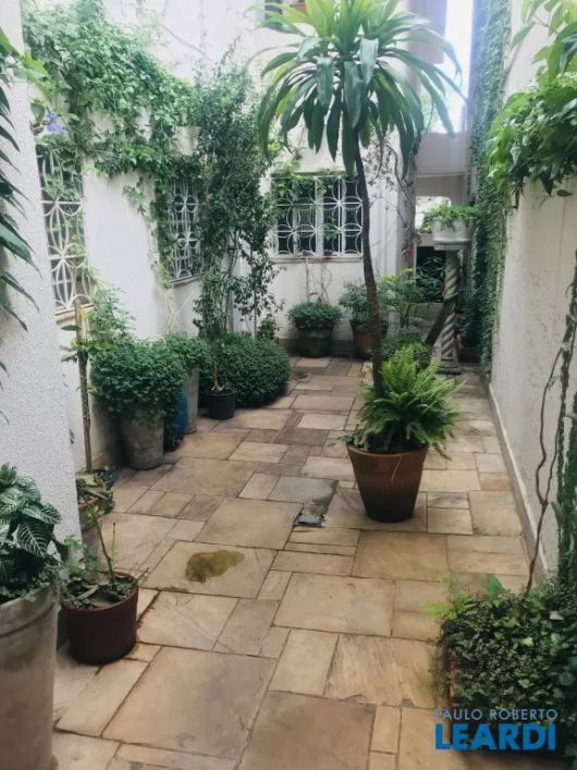CASA ASSOBRADADA - POMPÉIA - SP