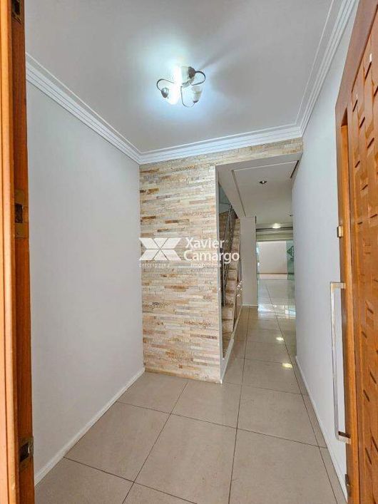 Casa à venda com 03 suítes no Condomínio Cidade Jardim